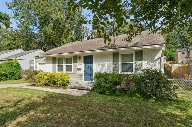 8549 Wornall Road, Kansas City, MO 64114