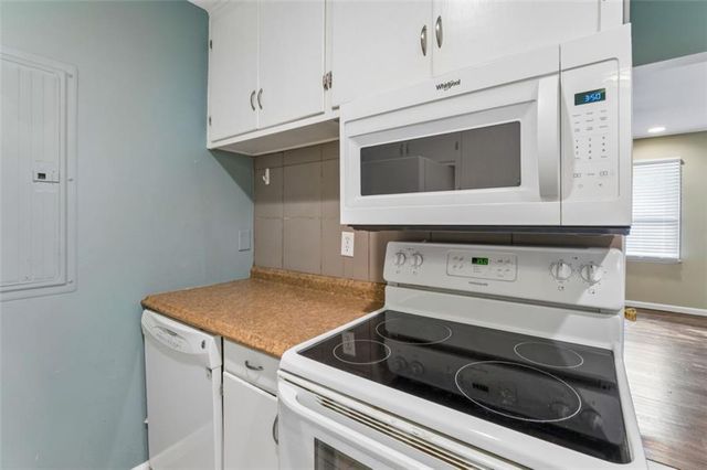 8549 Wornall Road, Kansas City, MO 64114