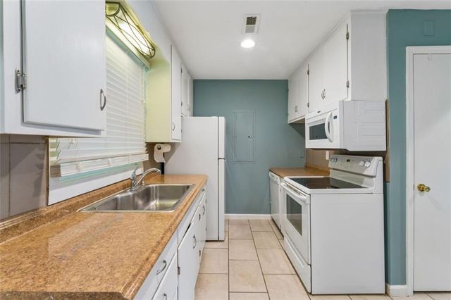 8549 Wornall Road, Kansas City, MO 64114