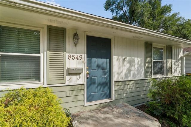 8549 Wornall Road, Kansas City, MO 64114