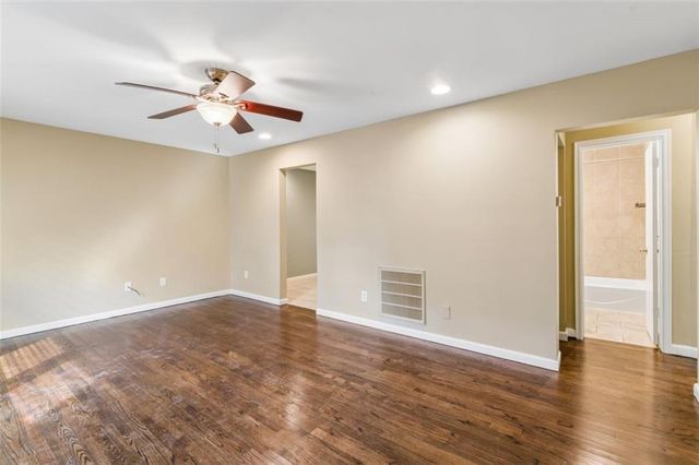 8549 Wornall Road, Kansas City, MO 64114