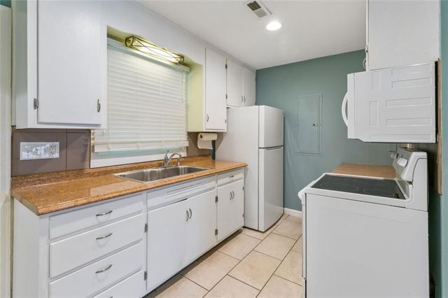 8549 Wornall Road, Kansas City, MO 64114
