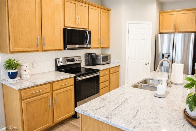 6616 Amber Way, North Ridgeville, OH 44039