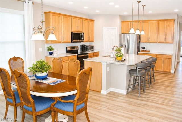 6616 Amber Way, North Ridgeville, OH 44039