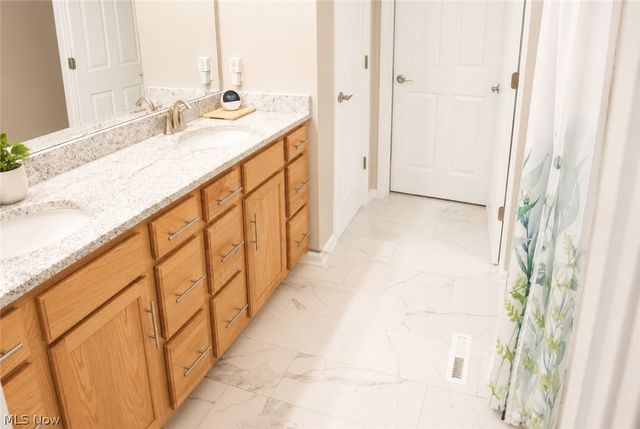 6616 Amber Way, North Ridgeville, OH 44039