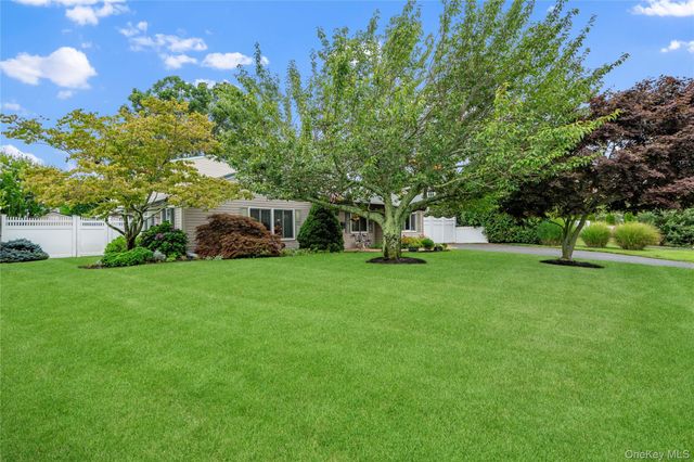 411 8th Street, Bohemia, NY 11716