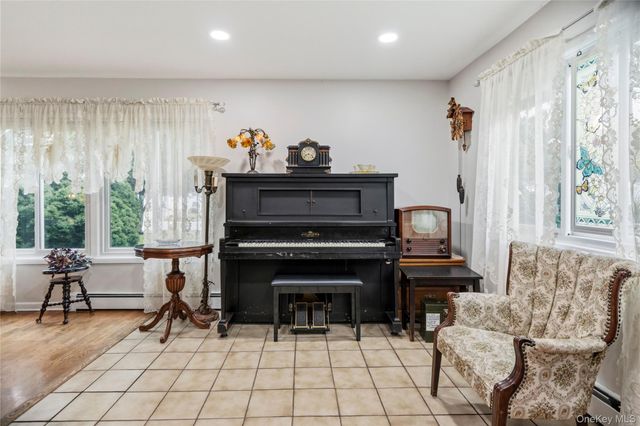 411 8th Street, Bohemia, NY 11716