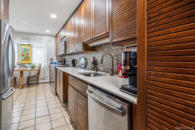 411 8th Street, Bohemia, NY 11716