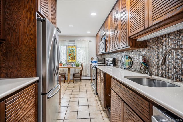 411 8th Street, Bohemia, NY 11716