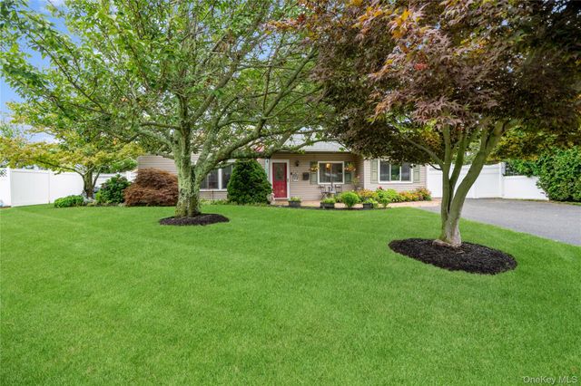 411 8th Street, Bohemia, NY 11716