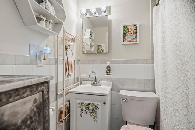 411 8th Street, Bohemia, NY 11716