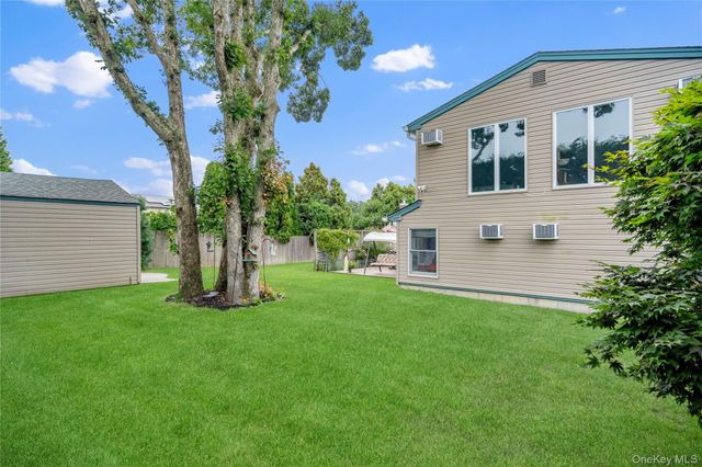 411 8th Street, Bohemia, NY 11716