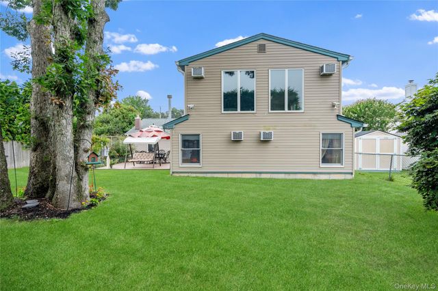 411 8th Street, Bohemia, NY 11716