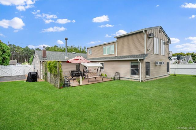 411 8th Street, Bohemia, NY 11716