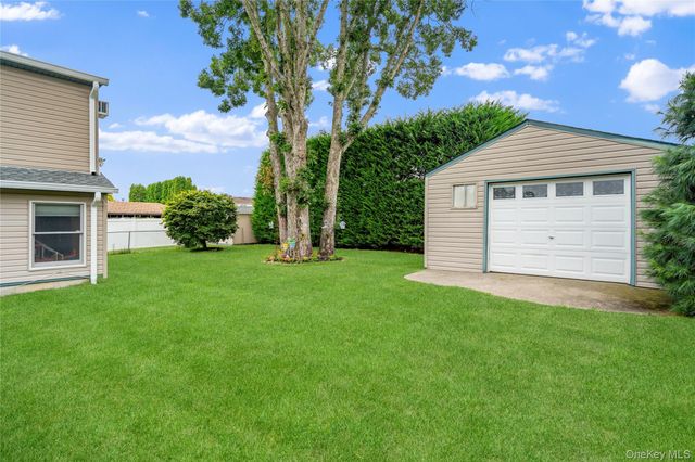 411 8th Street, Bohemia, NY 11716