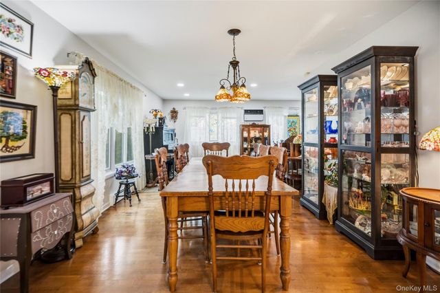 411 8th Street, Bohemia, NY 11716
