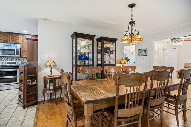 411 8th Street, Bohemia, NY 11716