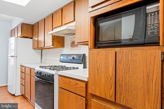 2053 MAYFLOWER DR, Woodbridge, VA 22192