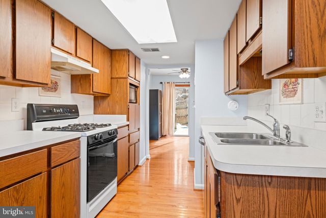 2053 MAYFLOWER DR, Woodbridge, VA 22192