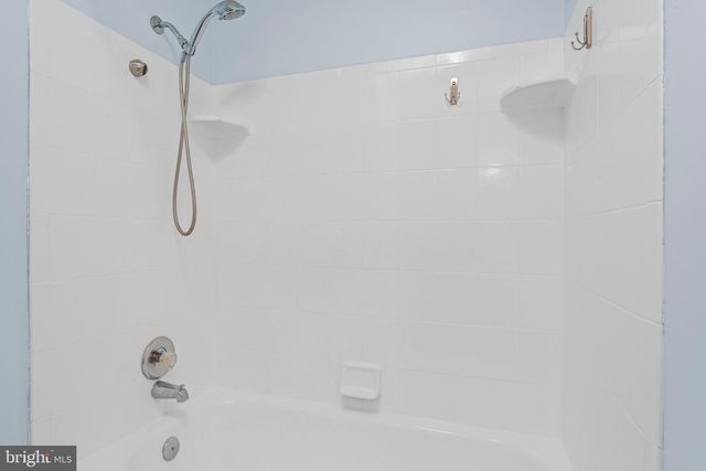 2053 MAYFLOWER DR, Woodbridge, VA 22192