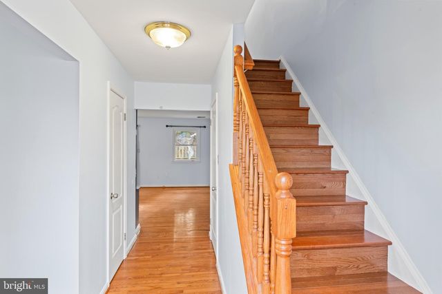 2053 MAYFLOWER DR, Woodbridge, VA 22192
