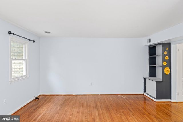 2053 MAYFLOWER DR, Woodbridge, VA 22192