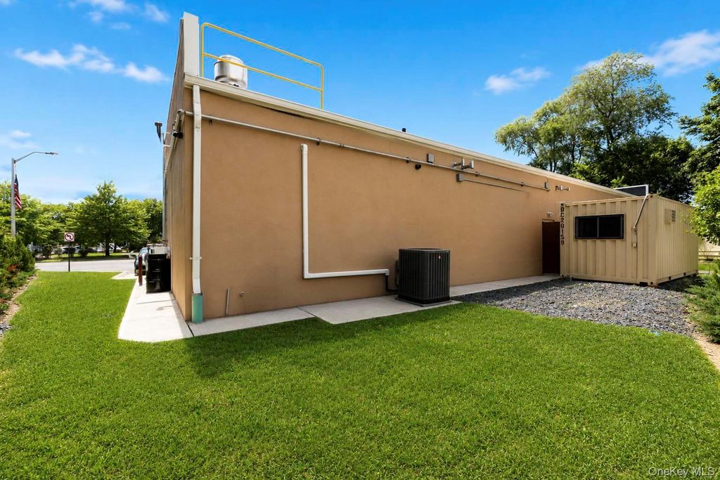 1234 Stewart Avenue, Bethpage, NY 11714 — photo 5