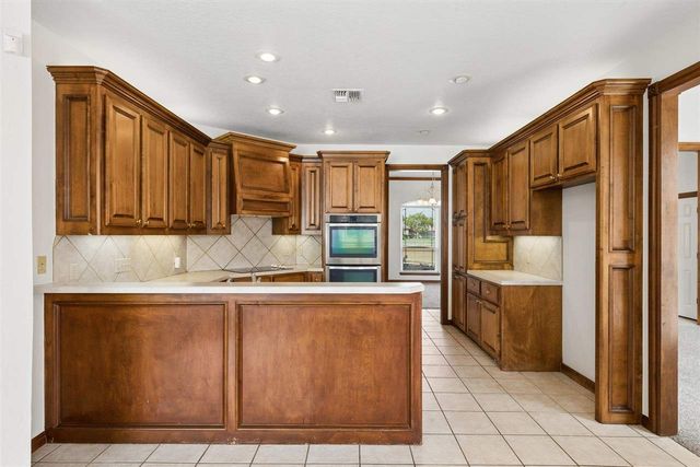 12 NW Ashbury Way, Lawton, OK 73505