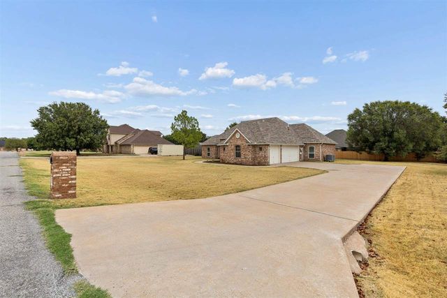 12 NW Ashbury Way, Lawton, OK 73505