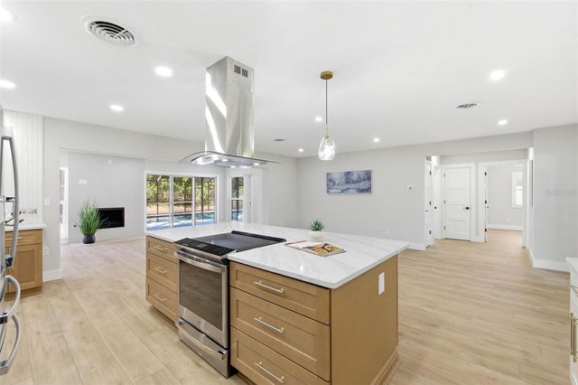 8326 40TH PLACE N, St Petersburg, FL 33709