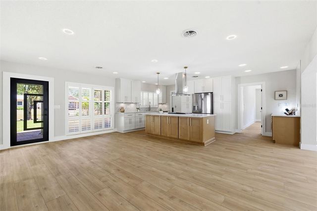 8326 40TH PLACE N, St Petersburg, FL 33709