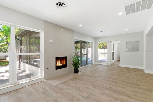 8326 40TH PLACE N, St Petersburg, FL 33709