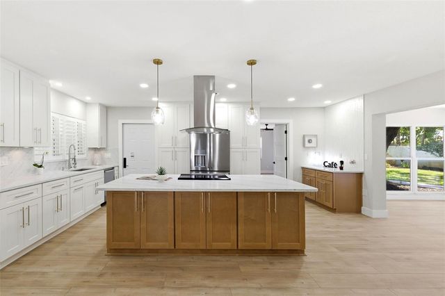 8326 40TH PLACE N, St Petersburg, FL 33709