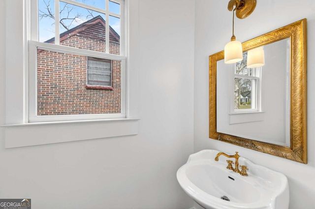 2129 Oakview Road SE, Atlanta, GA 30317