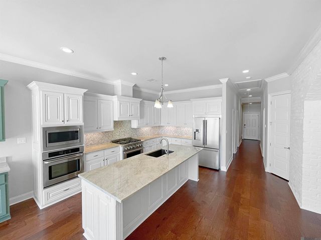 5422 Cypress Point Ln, Gonzales, LA 70737