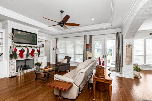 5422 Cypress Point Ln, Gonzales, LA 70737