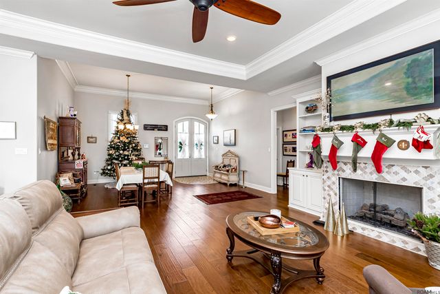 5422 Cypress Point Ln, Gonzales, LA 70737