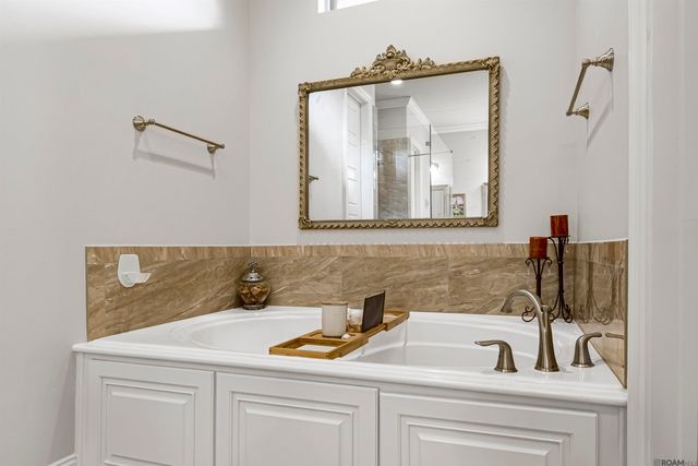 5422 Cypress Point Ln, Gonzales, LA 70737