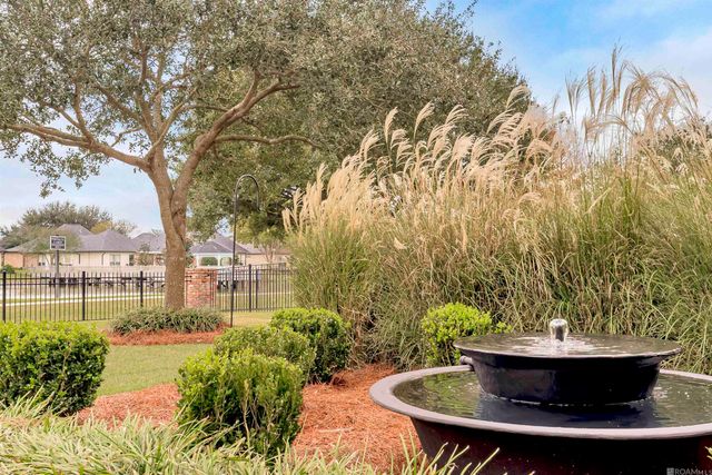 5422 Cypress Point Ln, Gonzales, LA 70737