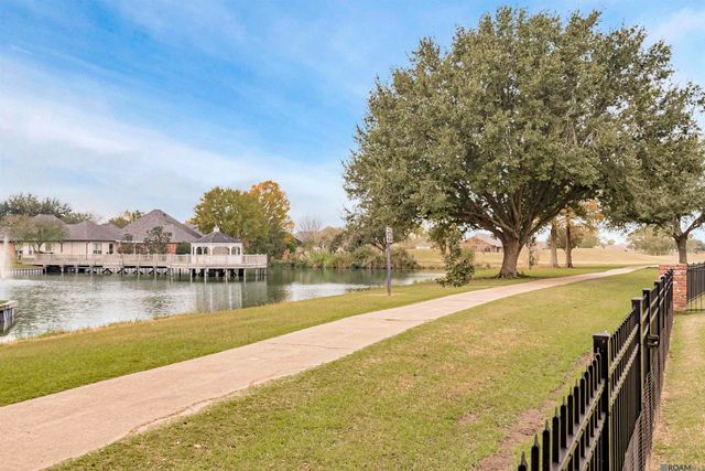 5422 Cypress Point Ln, Gonzales, LA 70737