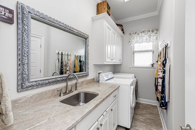 5422 Cypress Point Ln, Gonzales, LA 70737