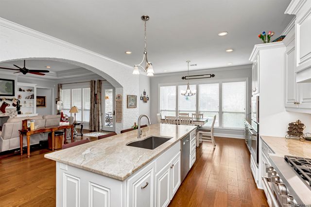 5422 Cypress Point Ln, Gonzales, LA 70737