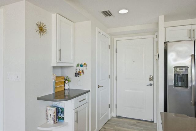 223 ISLAND WAY 2D, Clearwater Beach, FL 33767