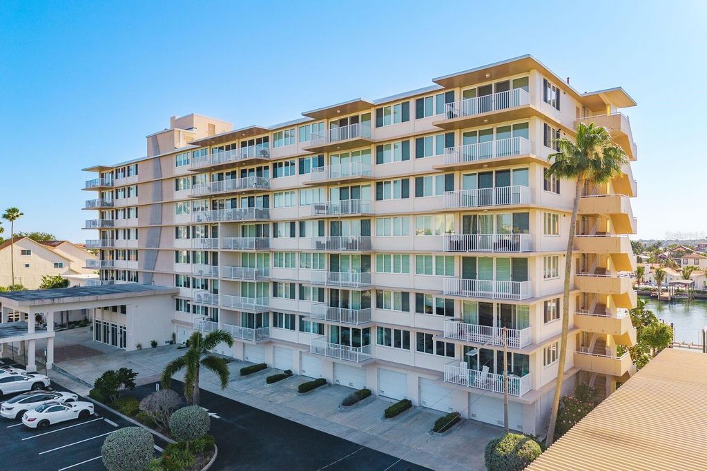 223 ISLAND WAY 2D, Clearwater Beach, FL 33767