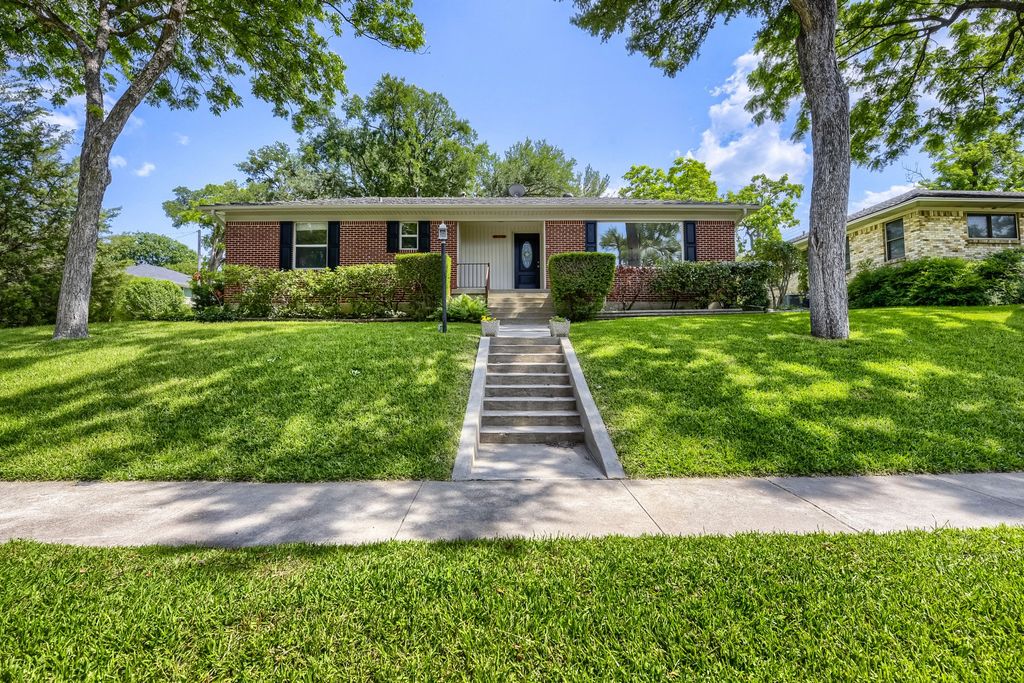 11016 Lippitt Avenue, Dallas, TX 75218