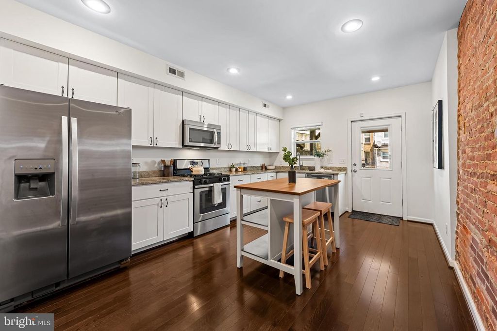 Image 11 of property listing at 1319 CLARKSON ST, Baltimore, MD 21230
