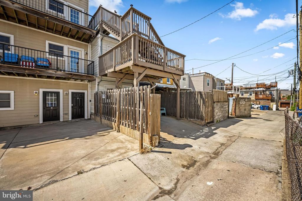 Image 14 of property listing at 1319 CLARKSON ST, Baltimore, MD 21230