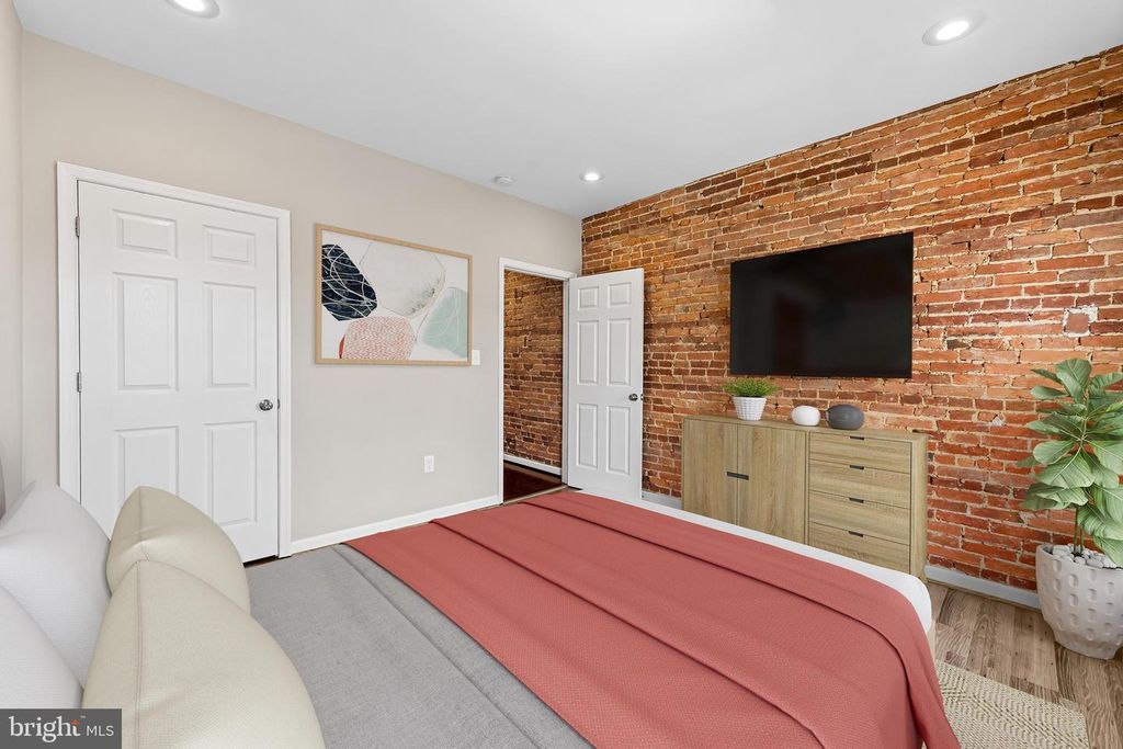 Image 18 of property listing at 1319 CLARKSON ST, Baltimore, MD 21230