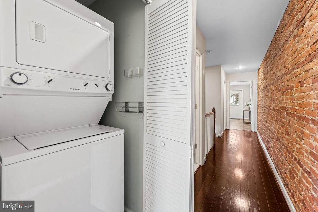 Image 20 of property listing at 1319 CLARKSON ST, Baltimore, MD 21230