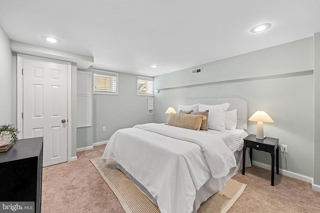 Image 31 of property listing at 1319 CLARKSON ST, Baltimore, MD 21230